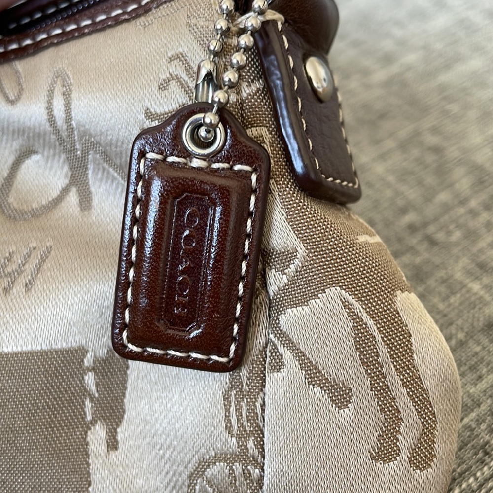 ***SOLD***Vintage Coach Wristlet - Picture 6 of 7